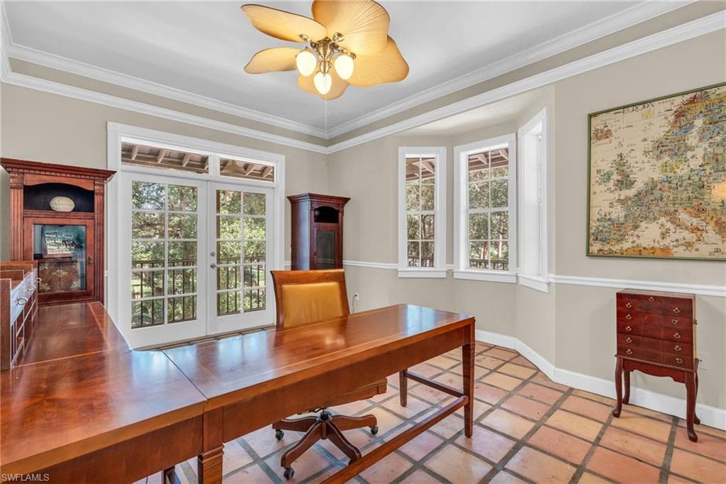 685 11th St NW, Naples, FL 34120-29