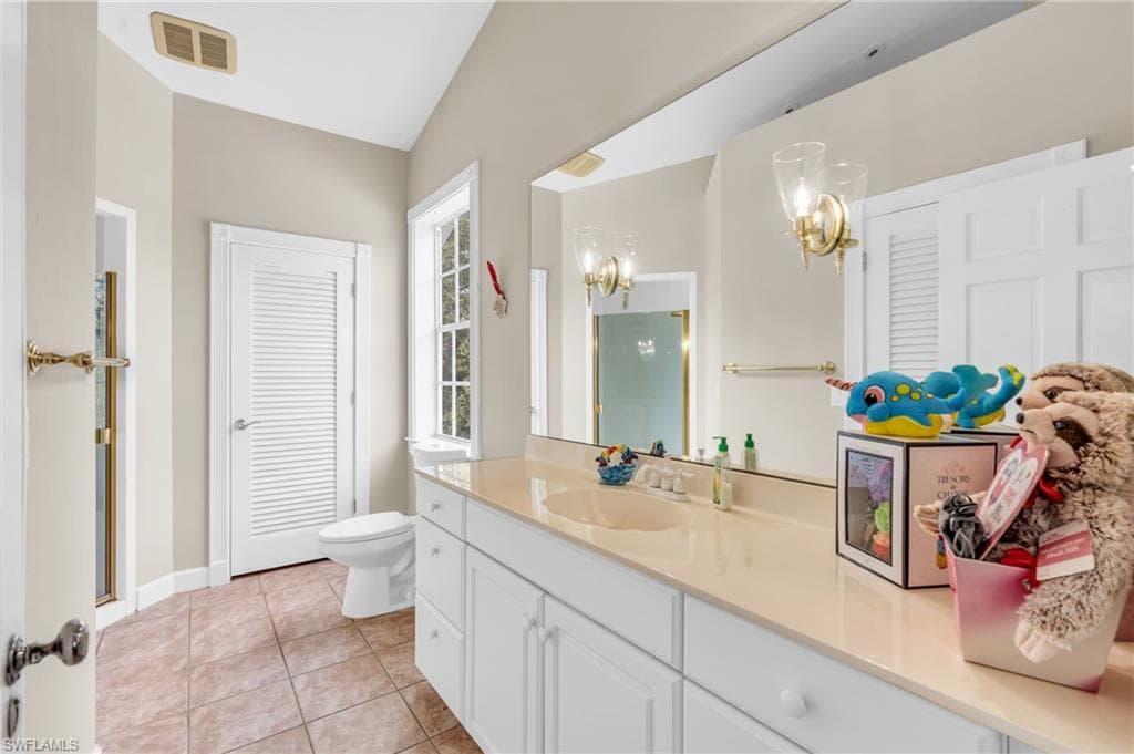 685 11th St NW, Naples, FL 34120-32