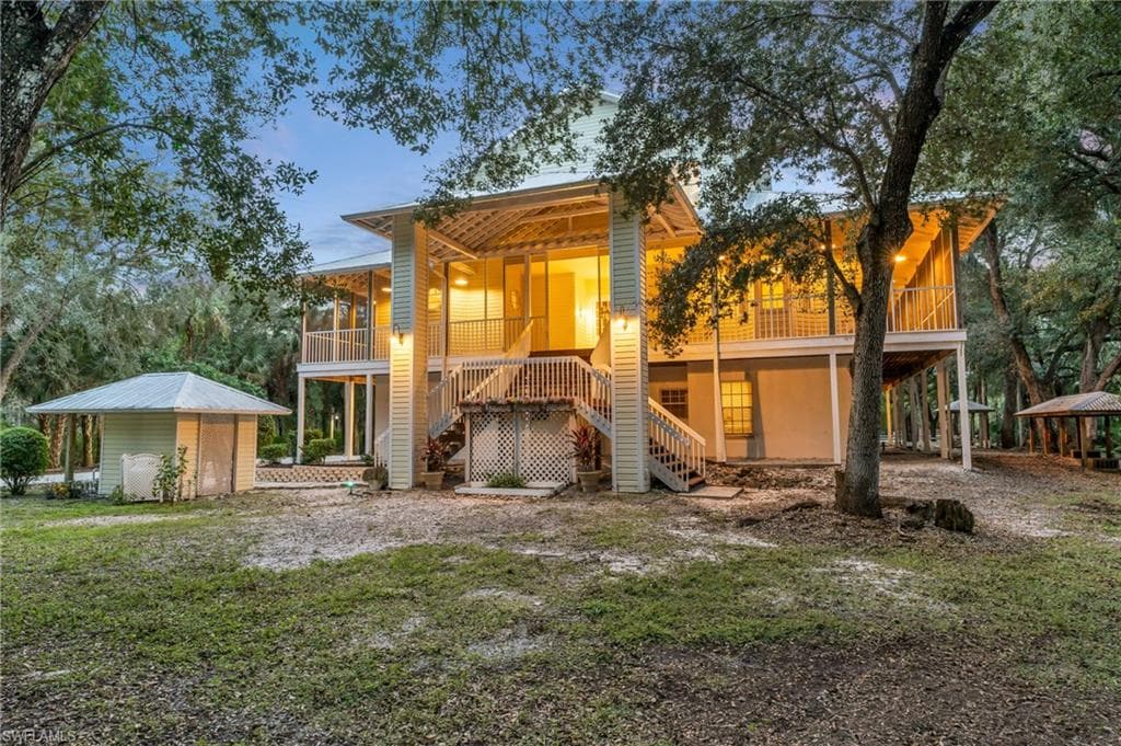 685 11th St NW, Naples, FL 34120-2