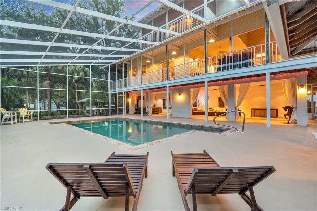 685 11th St NW, Naples, FL 34120-40