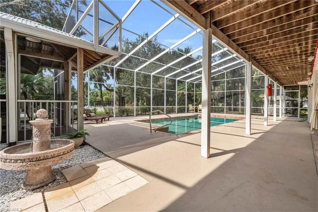 685 11th St NW, Naples, FL 34120-41