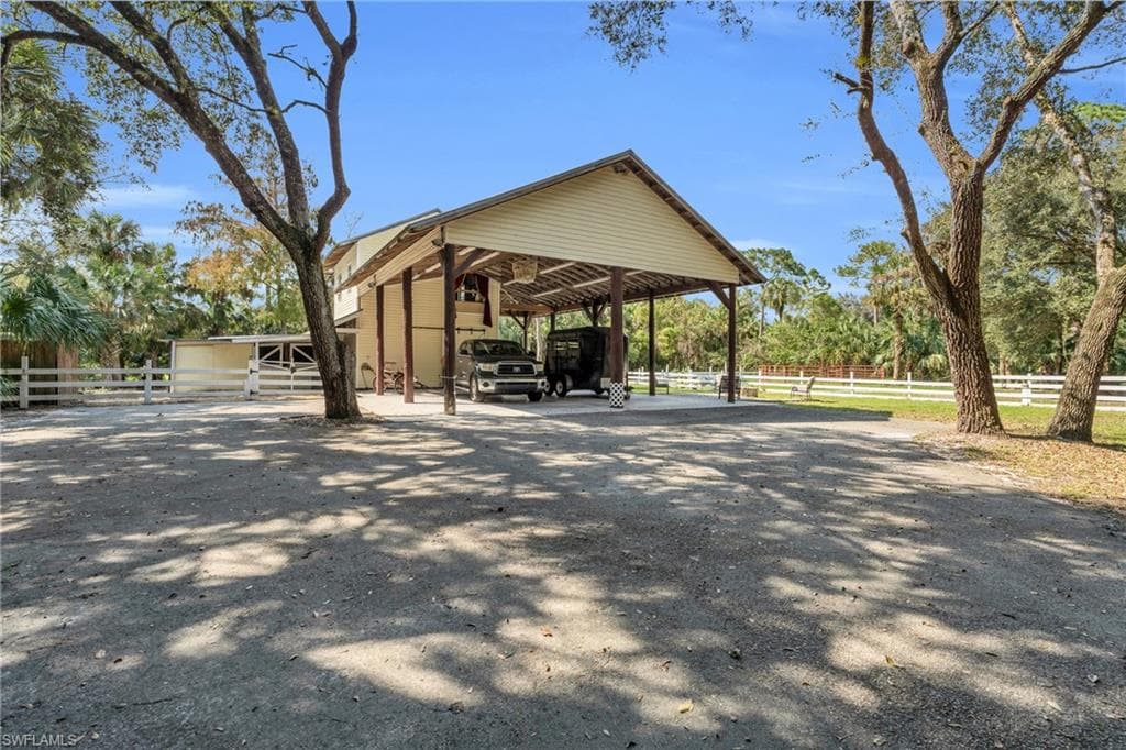 685 11th St NW, Naples, FL 34120-45