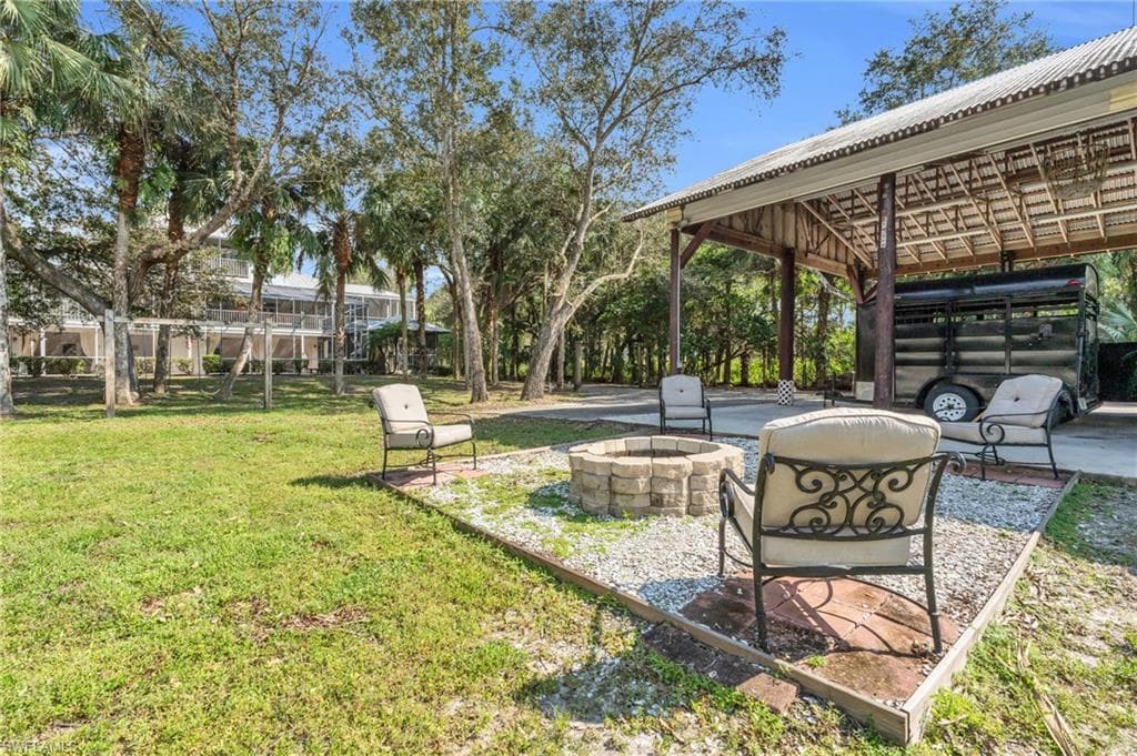 685 11th St NW, Naples, FL 34120-47