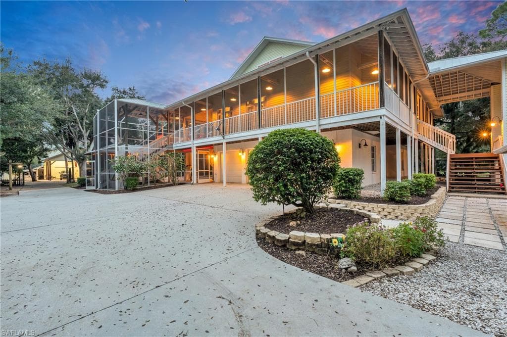 685 11th St NW, Naples, FL 34120-3