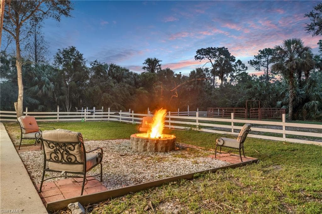 685 11th St NW, Naples, FL 34120-48