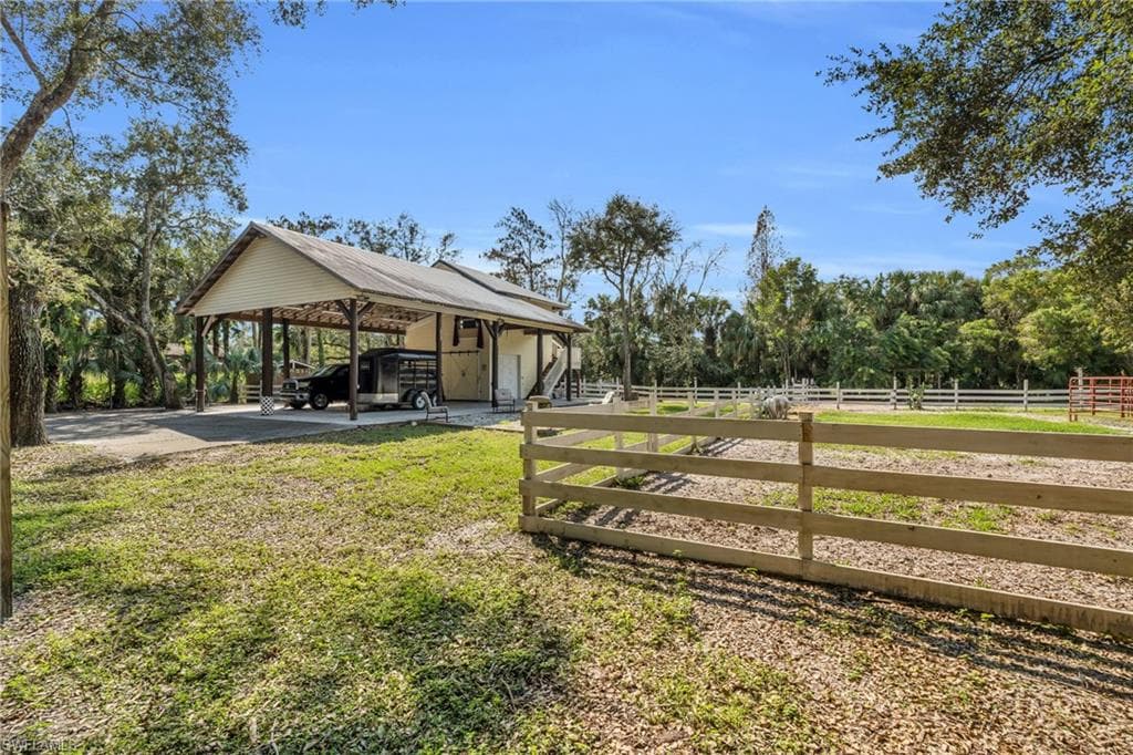 685 11th St NW, Naples, FL 34120-49