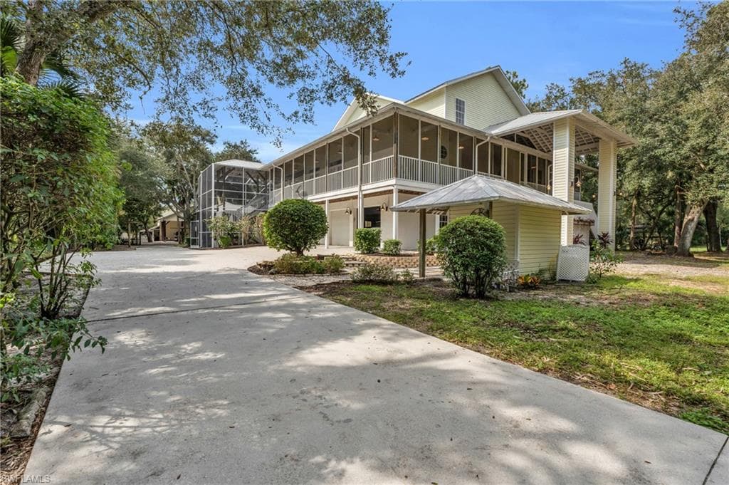 685 11th St NW, Naples, FL 34120-5