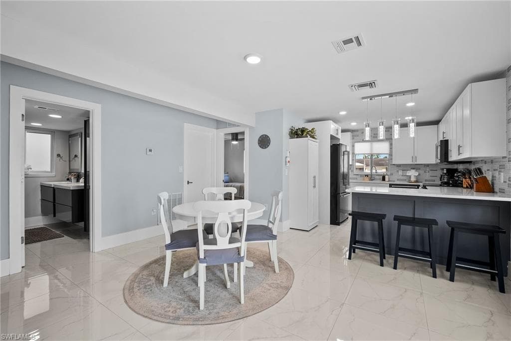 145 Capri Blvd, Naples, FL 34113-4