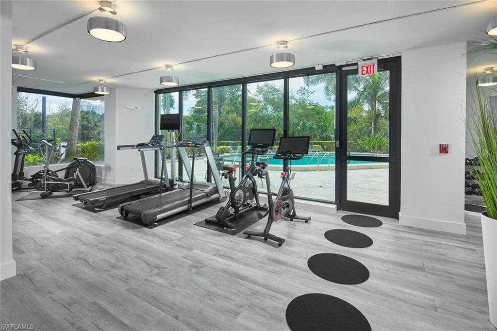 5555 Heron Point Dr 2101, Naples, FL 34108-27