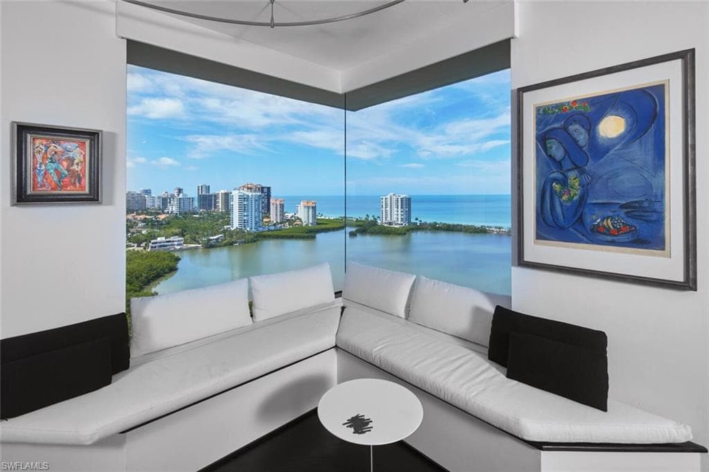 5555 Heron Point Dr 2101, Naples, FL 34108-3