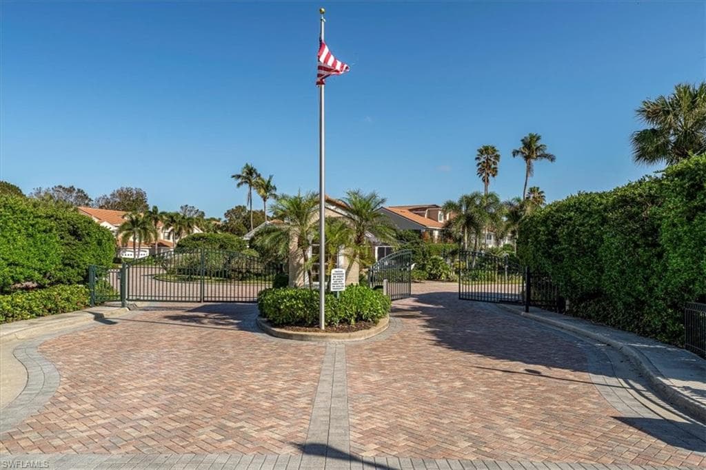 8370 Excalibur Cir J4, Naples, FL 34108-23