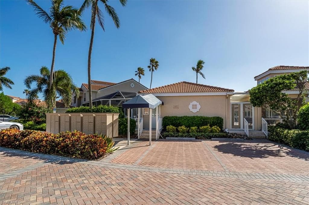 8370 Excalibur Cir J4, Naples, FL 34108-25
