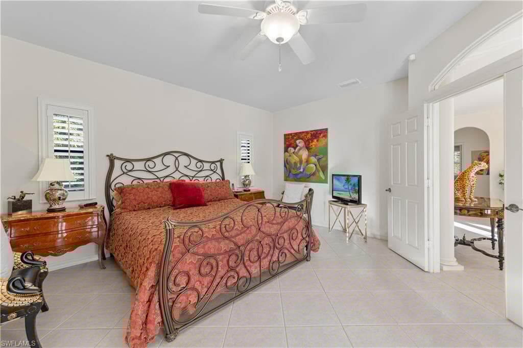 461 33rd Ave NE, Naples, FL 34120-18
