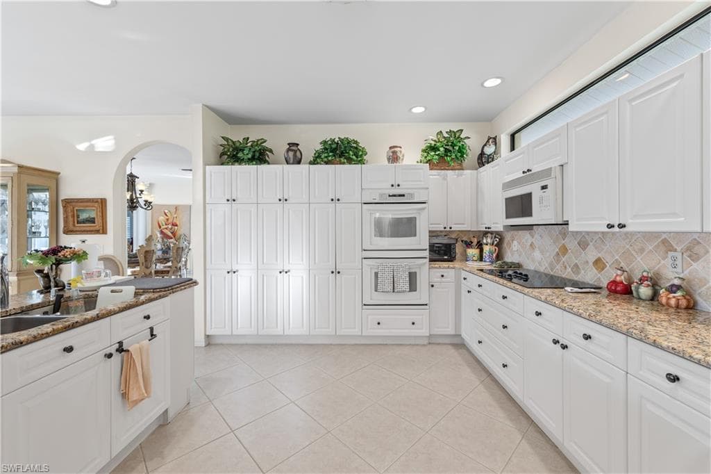 461 33rd Ave NE, Naples, FL 34120-7