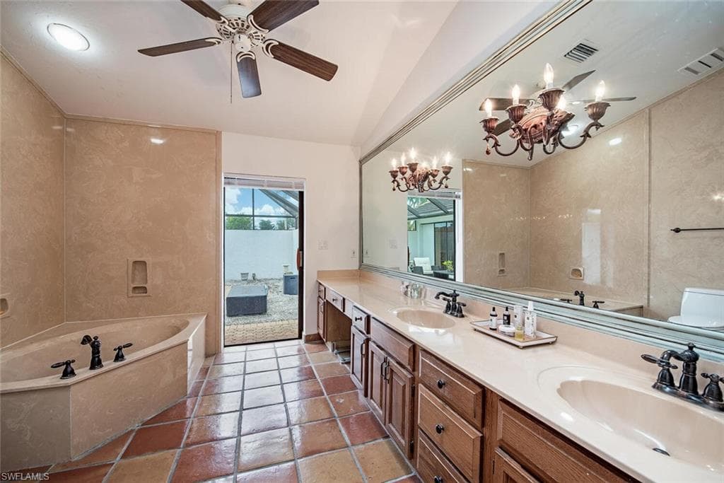 2419 Pine Woods Cir 11, Naples, FL 34105-11
