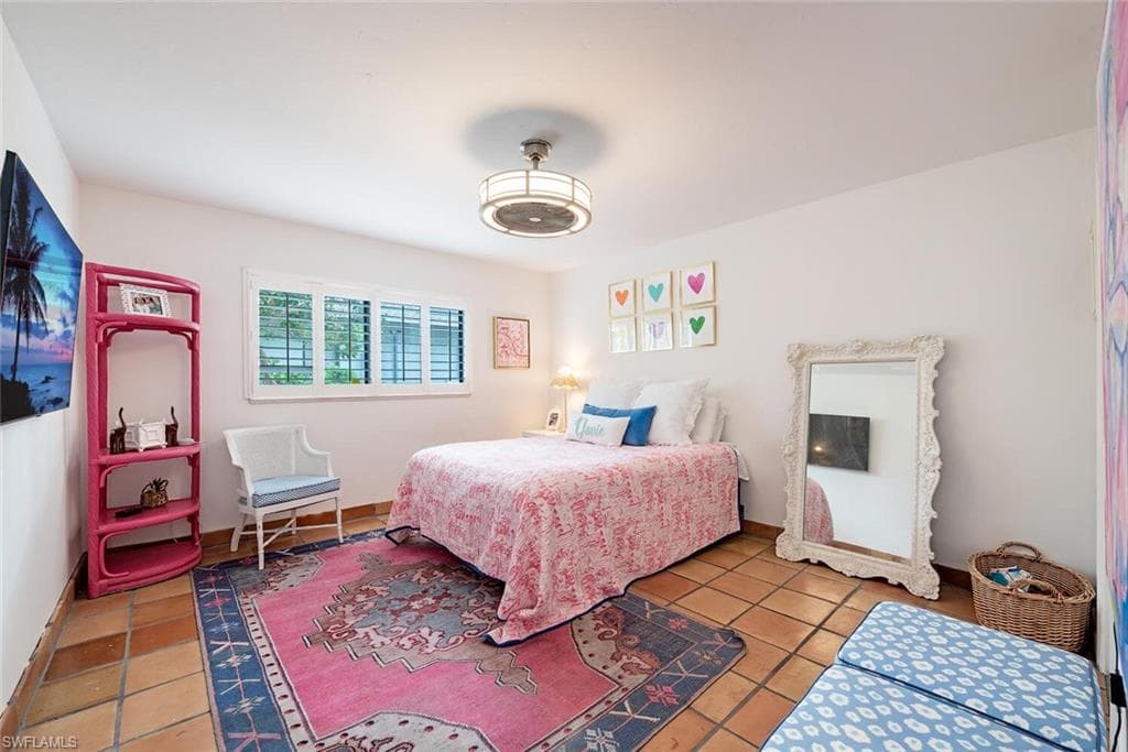 2419 Pine Woods Cir 11, Naples, FL 34105-13