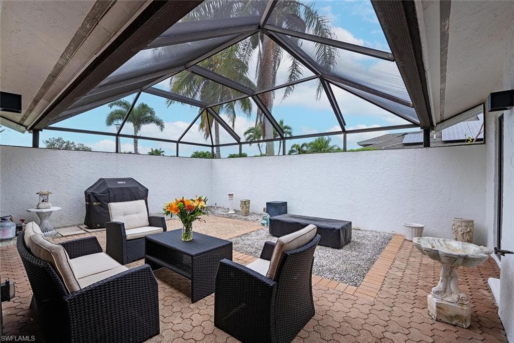 2419 Pine Woods Cir 11, Naples, FL 34105-14