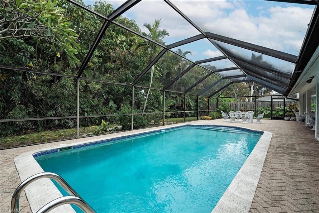 2419 Pine Woods Cir 11, Naples, FL 34105-15