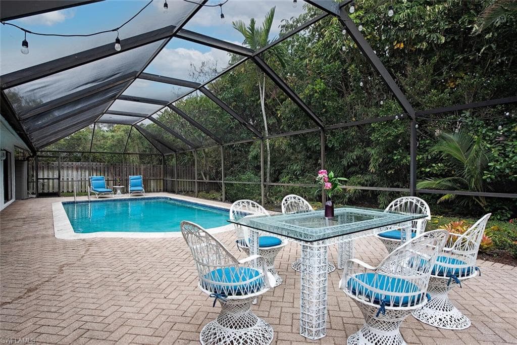 2419 Pine Woods Cir 11, Naples, FL 34105-16