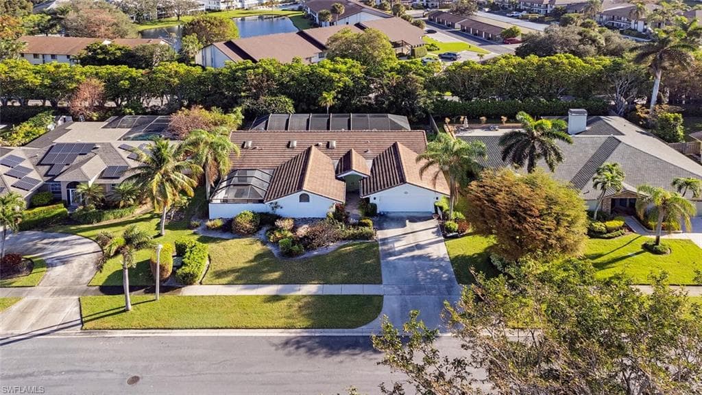 2419 Pine Woods Cir 11, Naples, FL 34105-18