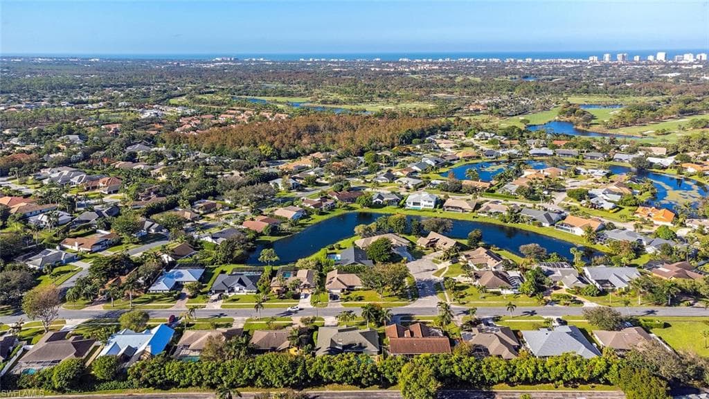 2419 Pine Woods Cir 11, Naples, FL 34105-19