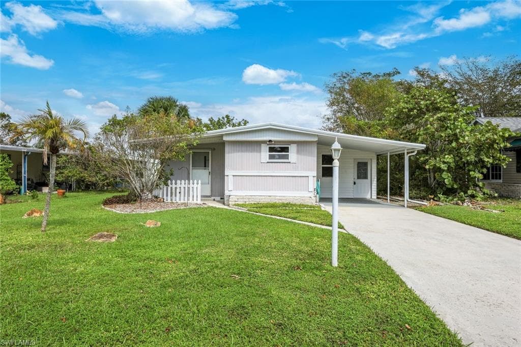 171 Grassy Key Ln 48, Naples, FL 34114-1