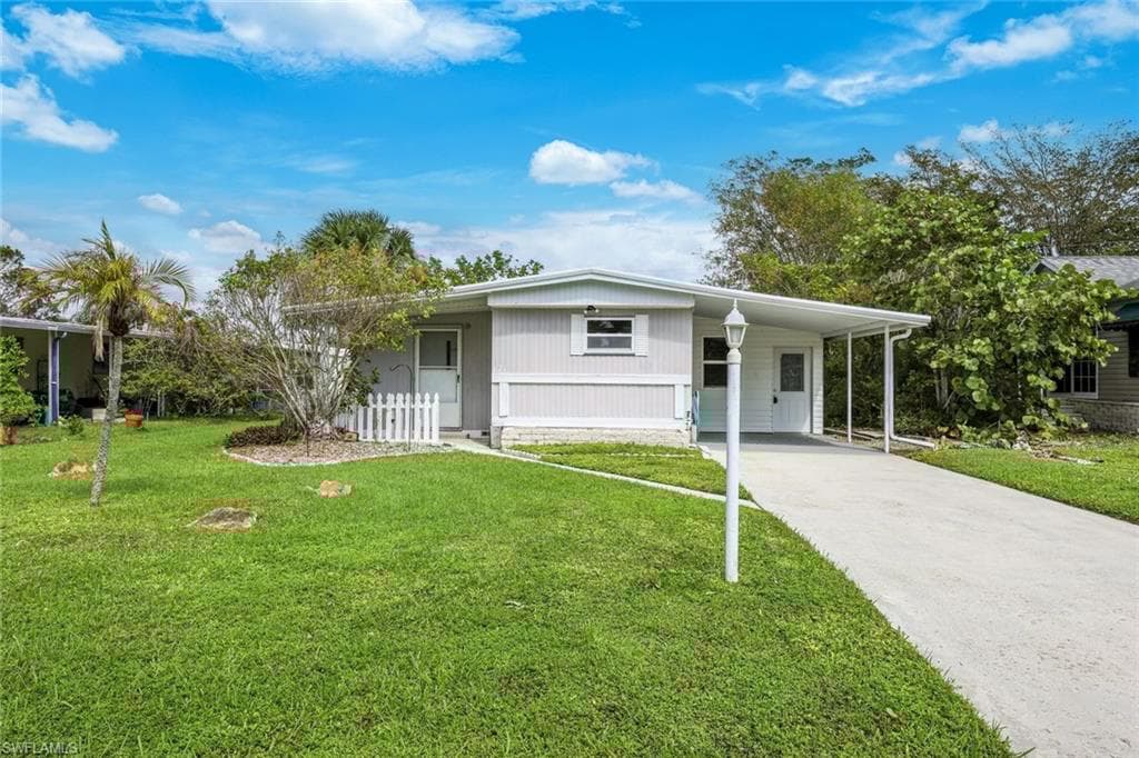 171 Grassy Key Ln 48, Naples, FL 34114-2