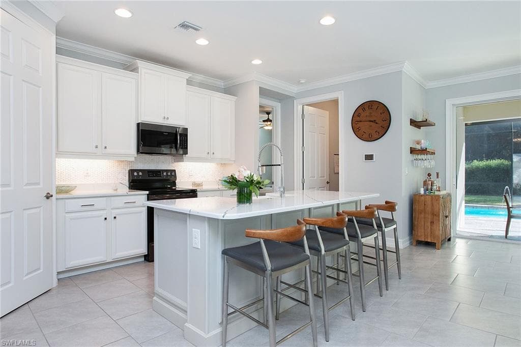 14551 Topsail Dr, Naples, FL 34114-11