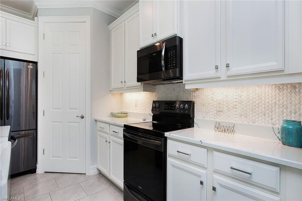 14551 Topsail Dr, Naples, FL 34114-14