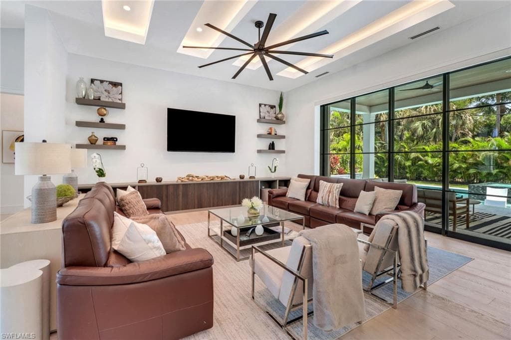 1546 Mandarin Rd, Naples, FL 34102-8