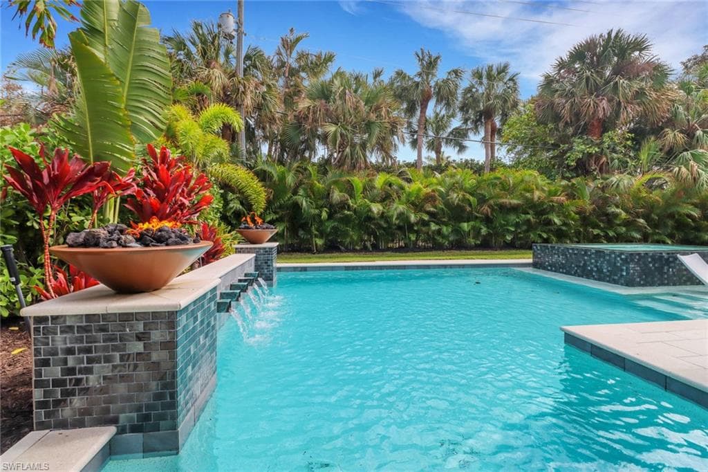 1546 Mandarin Rd, Naples, FL 34102-30