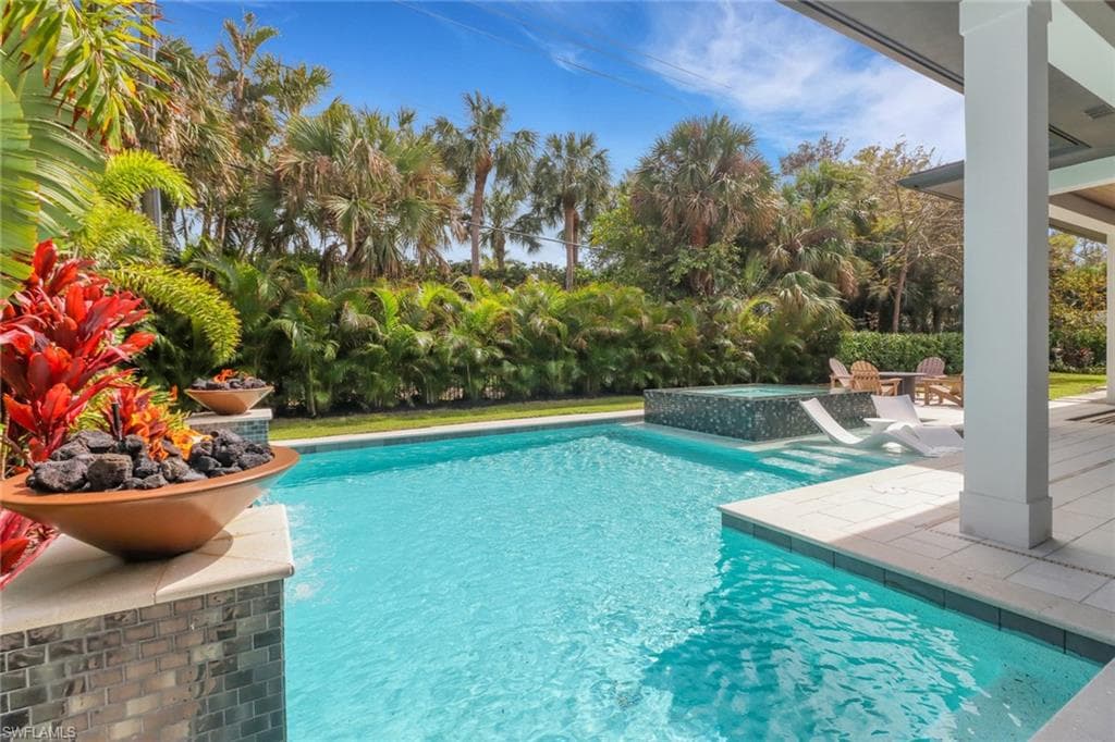 1546 Mandarin Rd, Naples, FL 34102-31