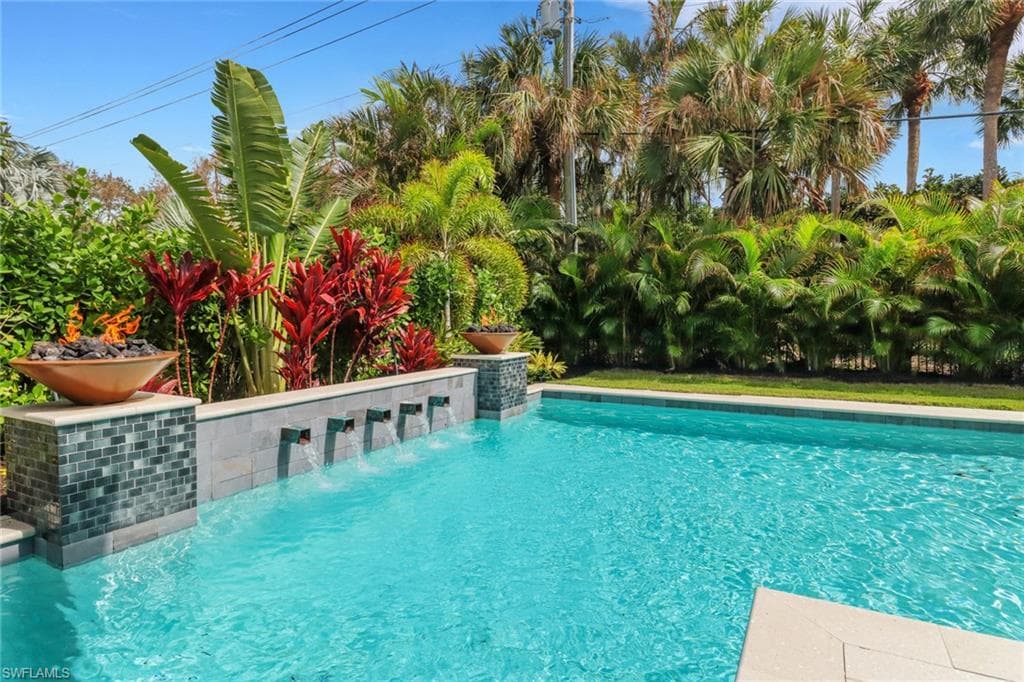 1546 Mandarin Rd, Naples, FL 34102-32