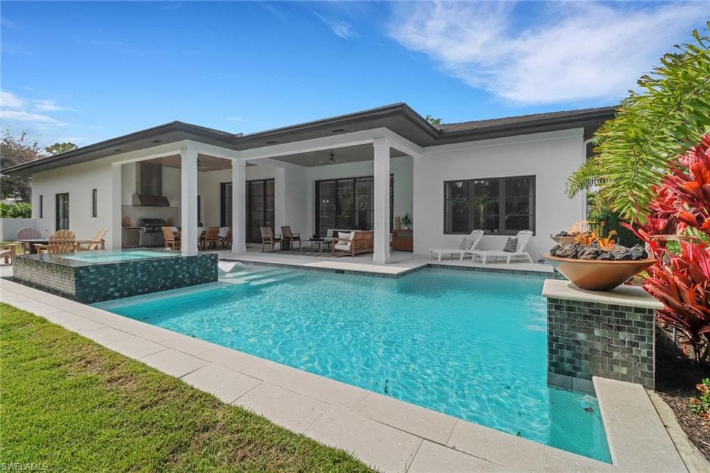 1546 Mandarin Rd, Naples, FL 34102-35