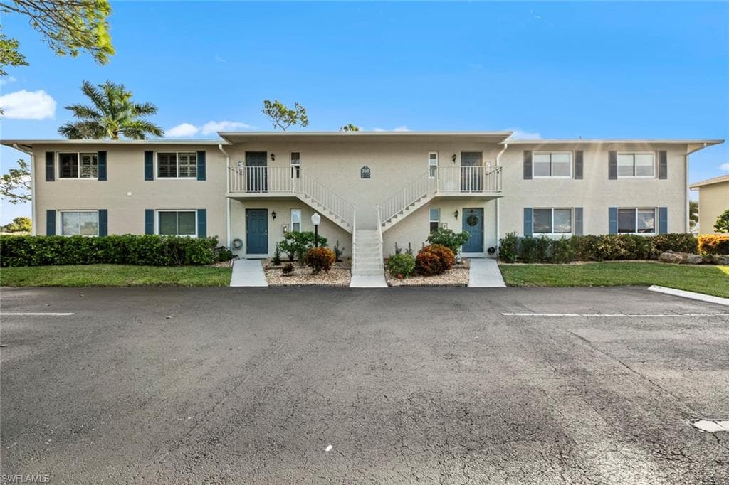 260 Winners Cir 2, Naples, FL 34112-1