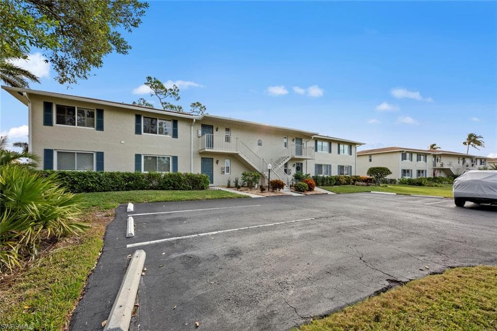 260 Winners Cir 2, Naples, FL 34112-32