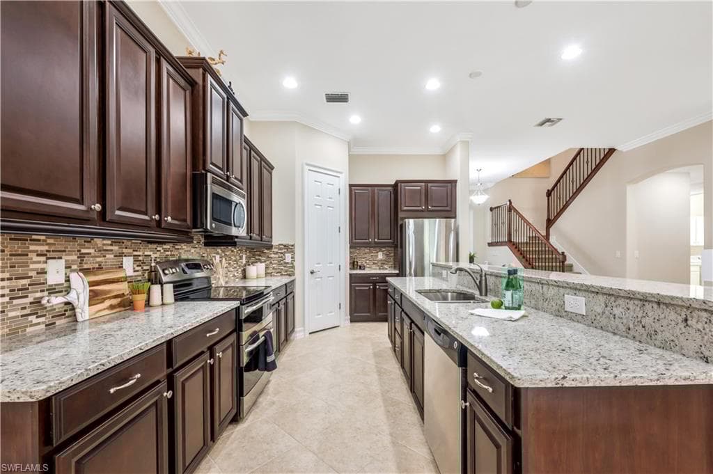 7812 Bucks Run Dr, Naples, FL 34120-17