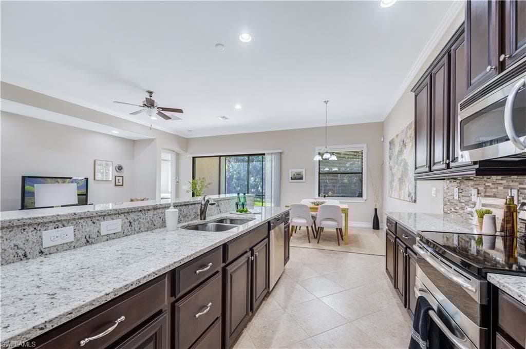 7812 Bucks Run Dr, Naples, FL 34120-18