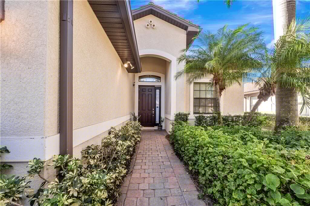 7812 Bucks Run Dr, Naples, FL 34120-3