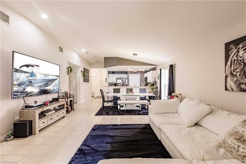 /property-images/224084673-2.jpg