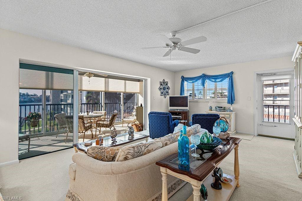 222 Harbour Dr 314, Naples, FL 34103-9