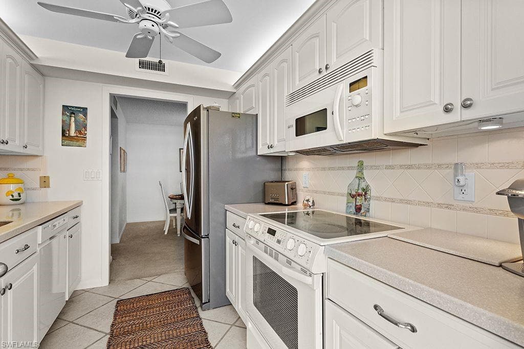 222 Harbour Dr 314, Naples, FL 34103-11