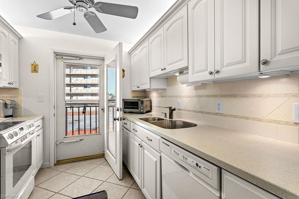 222 Harbour Dr 314, Naples, FL 34103-12