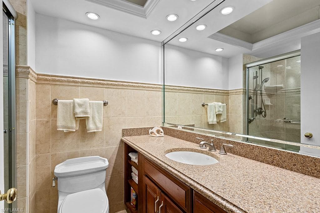 222 Harbour Dr 314, Naples, FL 34103-14
