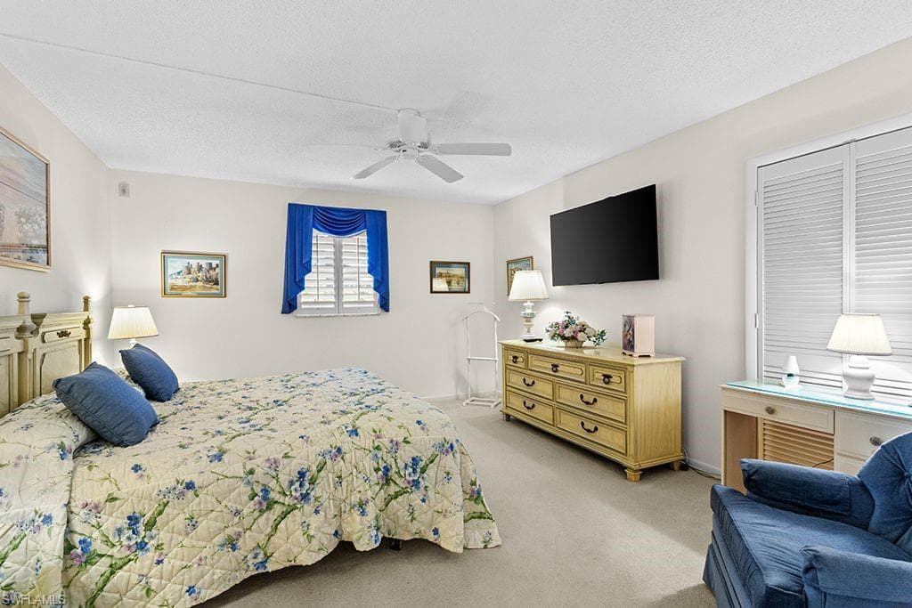 222 Harbour Dr 314, Naples, FL 34103-15