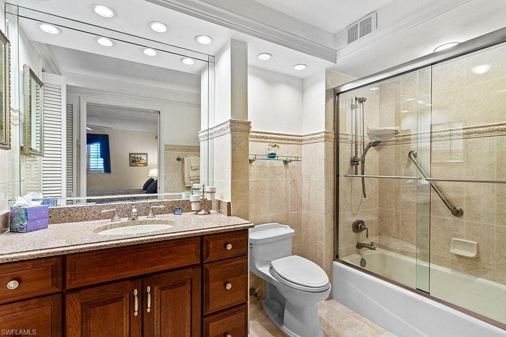222 Harbour Dr 314, Naples, FL 34103-16