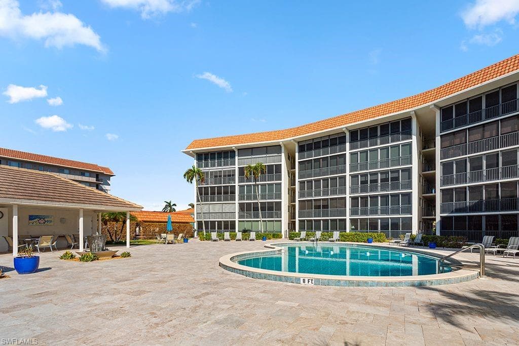 222 Harbour Dr 314, Naples, FL 34103-19