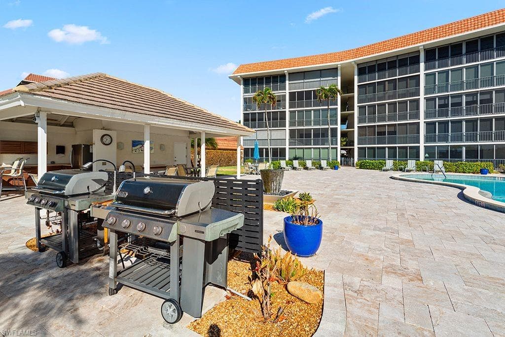222 Harbour Dr 314, Naples, FL 34103-20