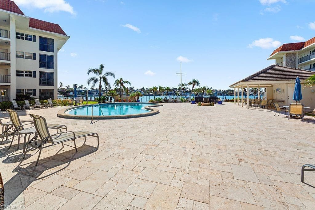 222 Harbour Dr 314, Naples, FL 34103-22