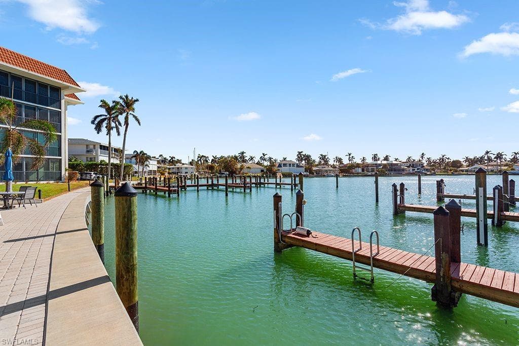 222 Harbour Dr 314, Naples, FL 34103-23